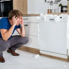 Jak skutecznie pozbyć się piany w zmywarce i uniknąć problemów